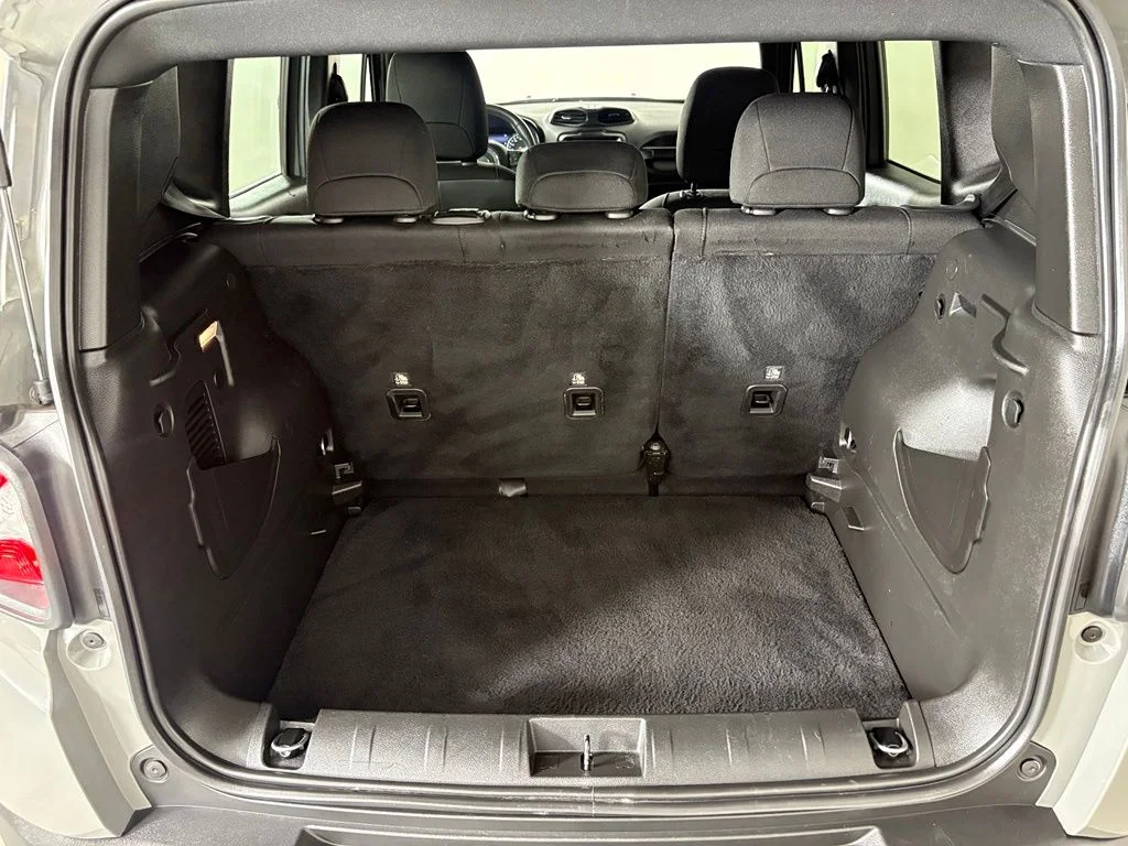 Used 2022 Gray Jeep Altitude image 36