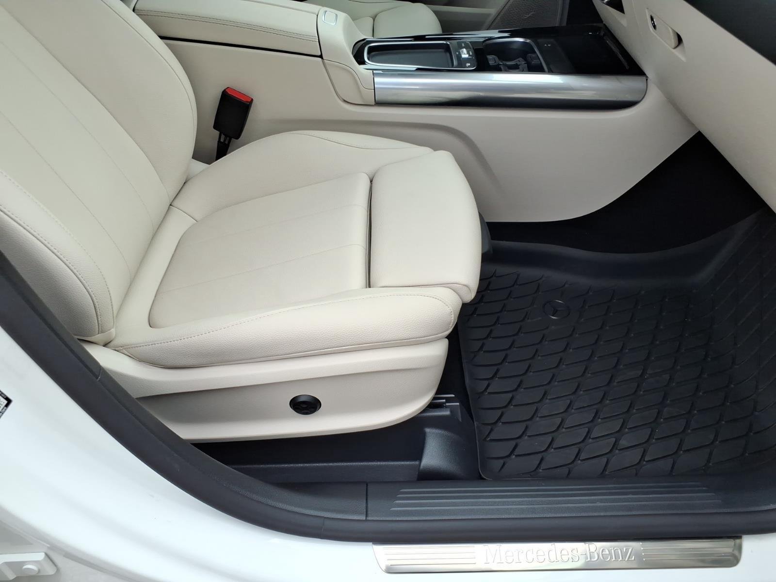 Used 2026 Polar White Mercedes-Benz GLA 250 image 23