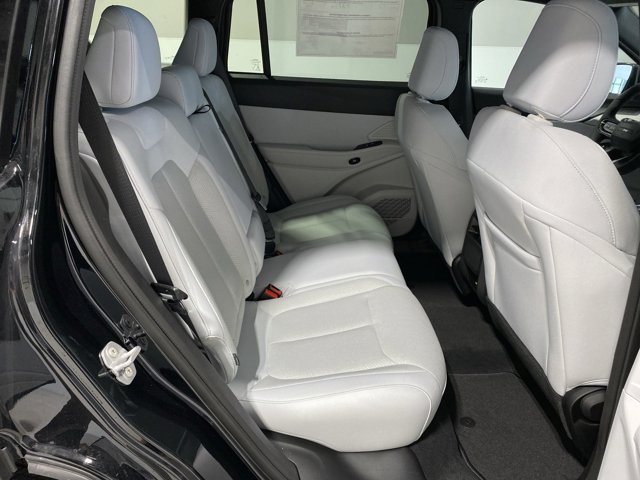 New 2026 Diamond Black Crystal Pearl-Coat Exterior Paint Jeep Laredo image 25