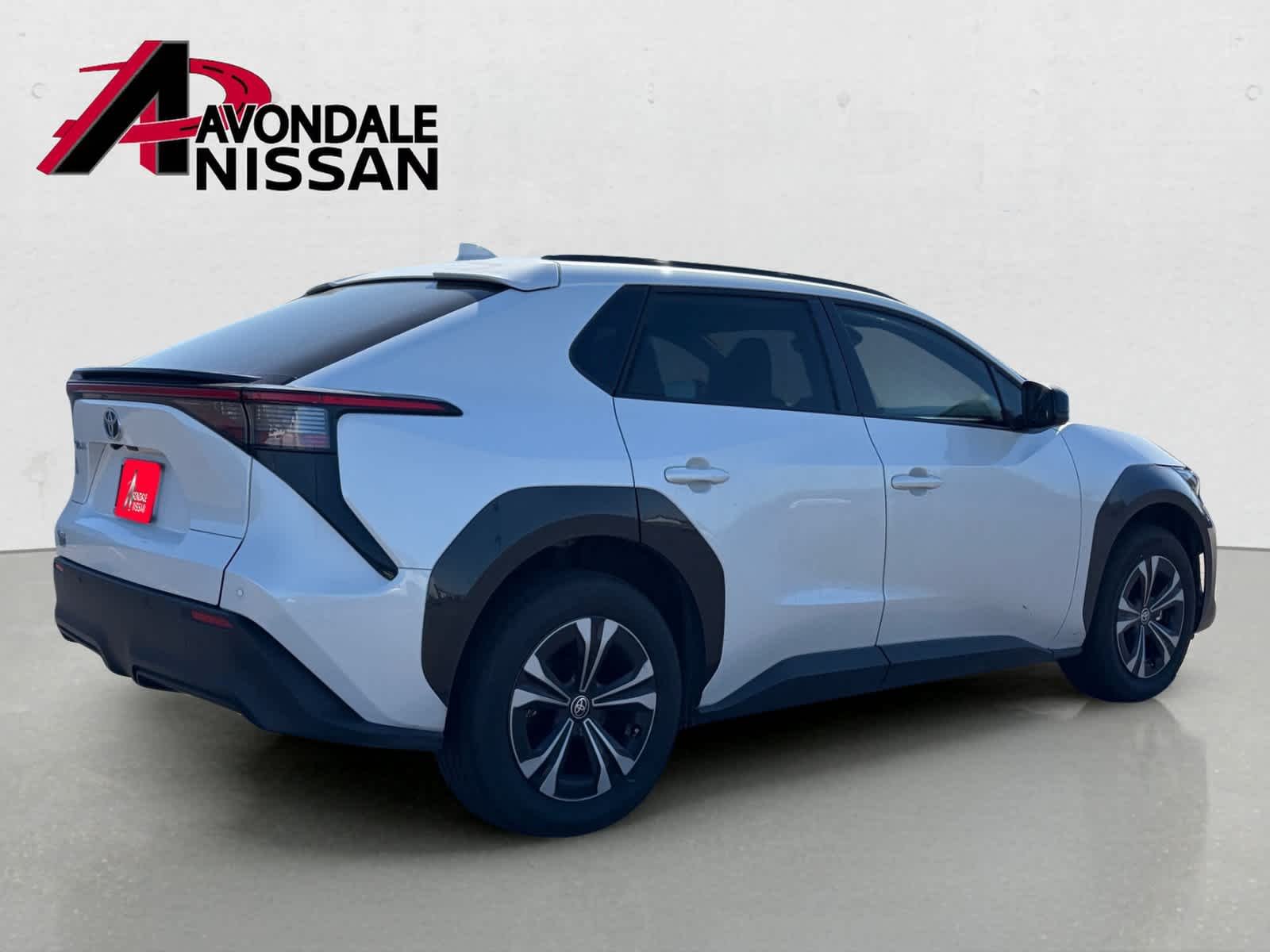 Used 2025 Wind Chill Pearl Toyota XLE image 3