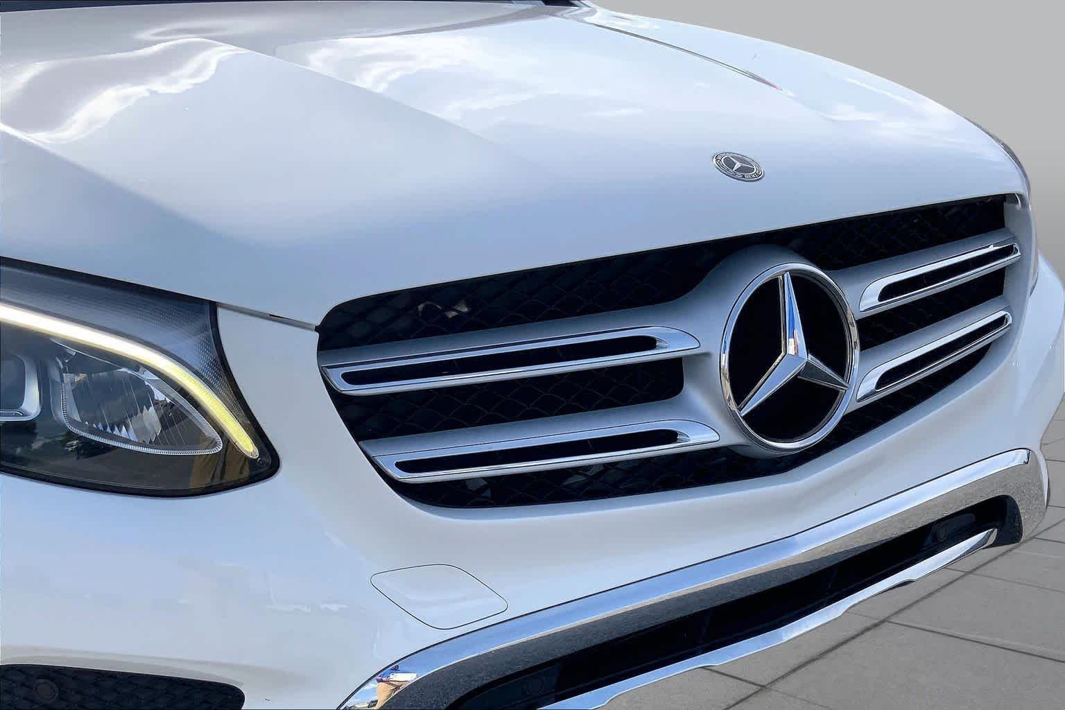 Certified Used 2019 Polar White Mercedes-Benz GLC 300 image 30