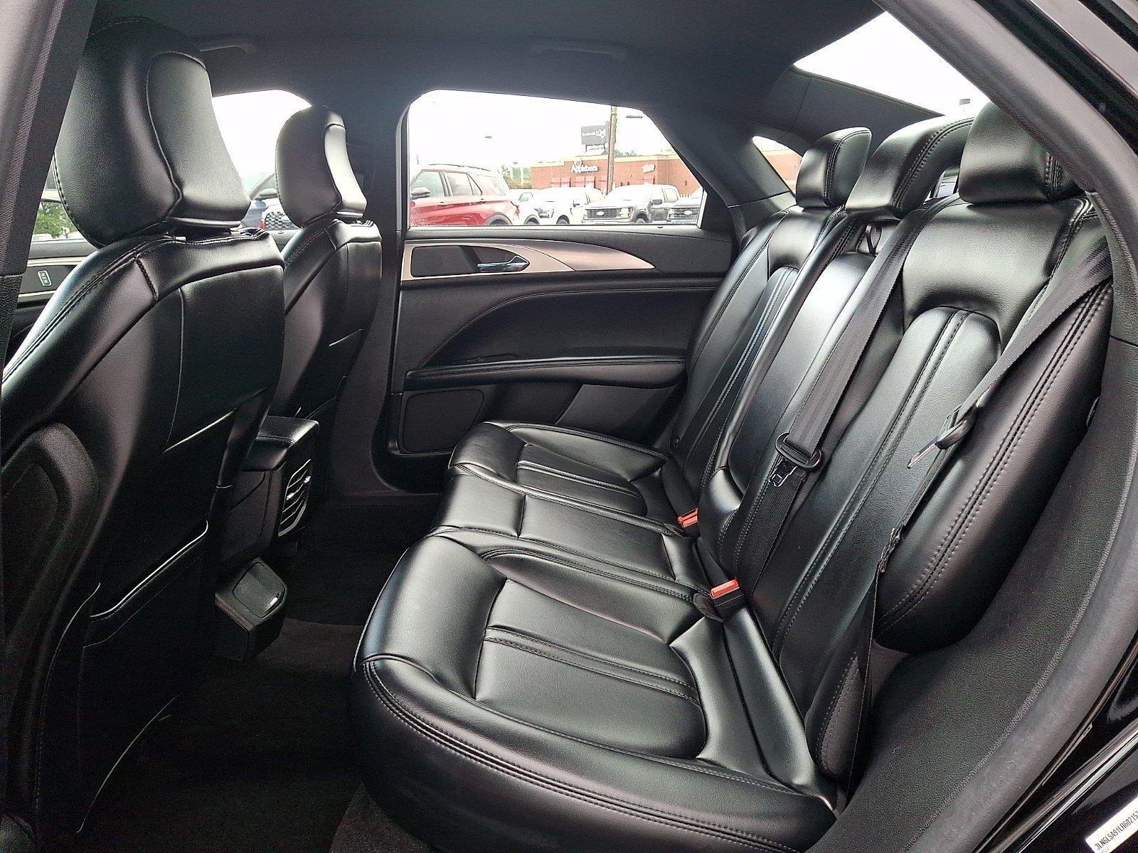 Used 2020 Infinite Black Metallic Lincoln Standard image 12