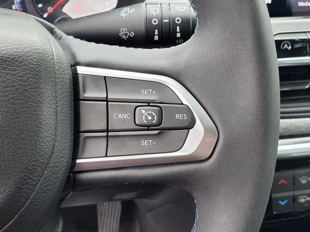 Used 2022 Laser Blue Pearlcoat Jeep Latitude image 12