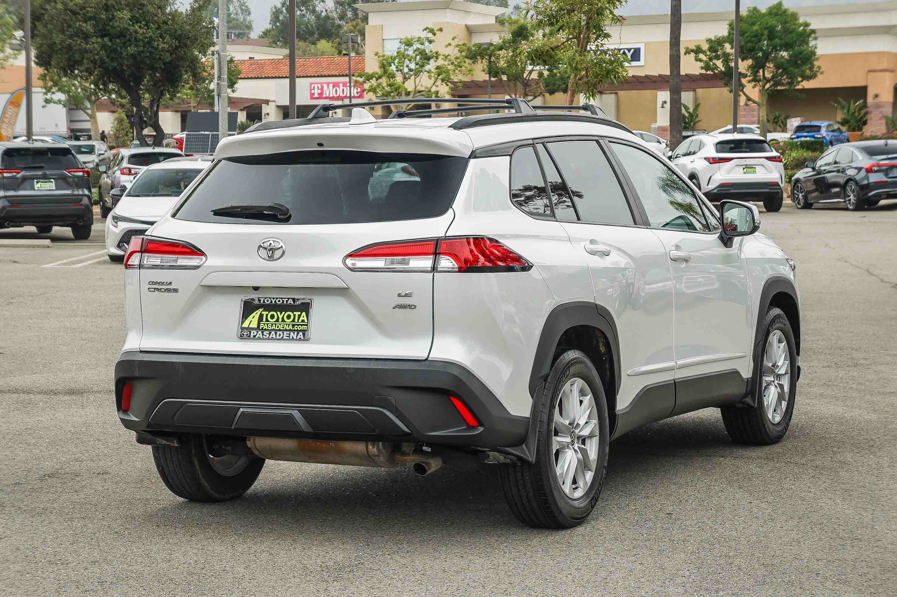 Used 2022 WIND CHILL PEARL TOYOTA TRUCK LE image 4