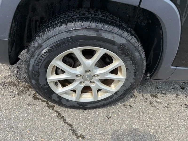Used 2017 Black Jeep Latitude image 15