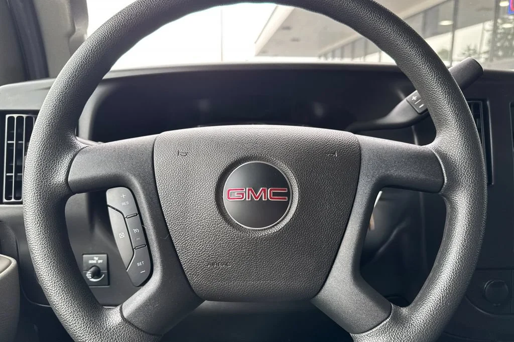 Used 2025 Summit White GMC Work Van image 22