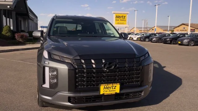 Used 2025 Gray Hyundai SEL image 4