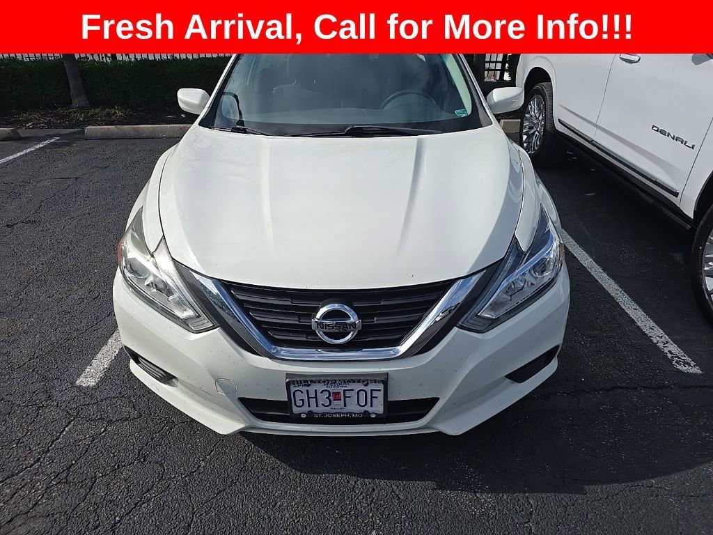 Used 2017 White Nissan 2.5 S image 2