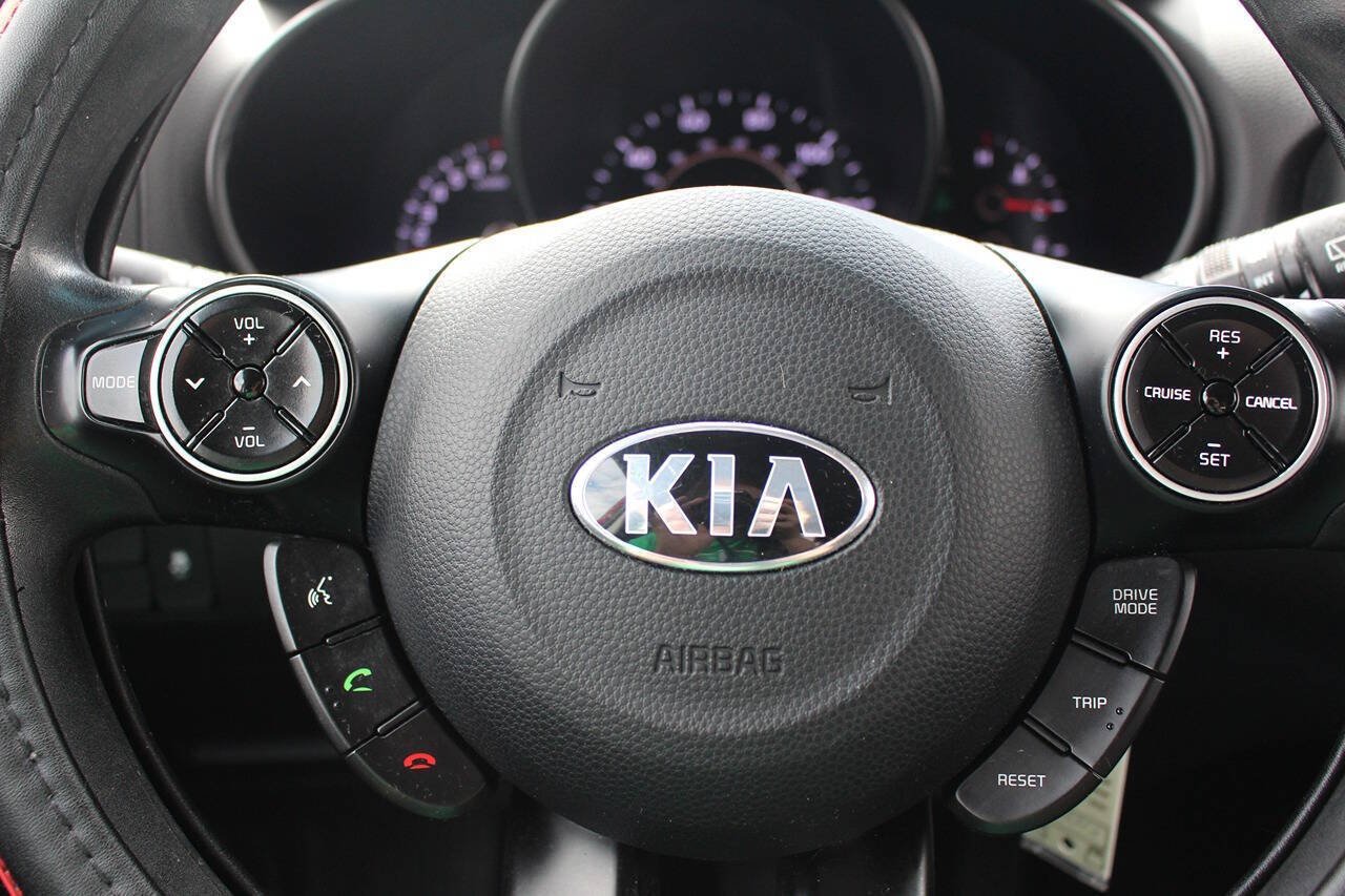 Used 2019 Inferno Red Kia Base 4dr Crossover 6A image 13