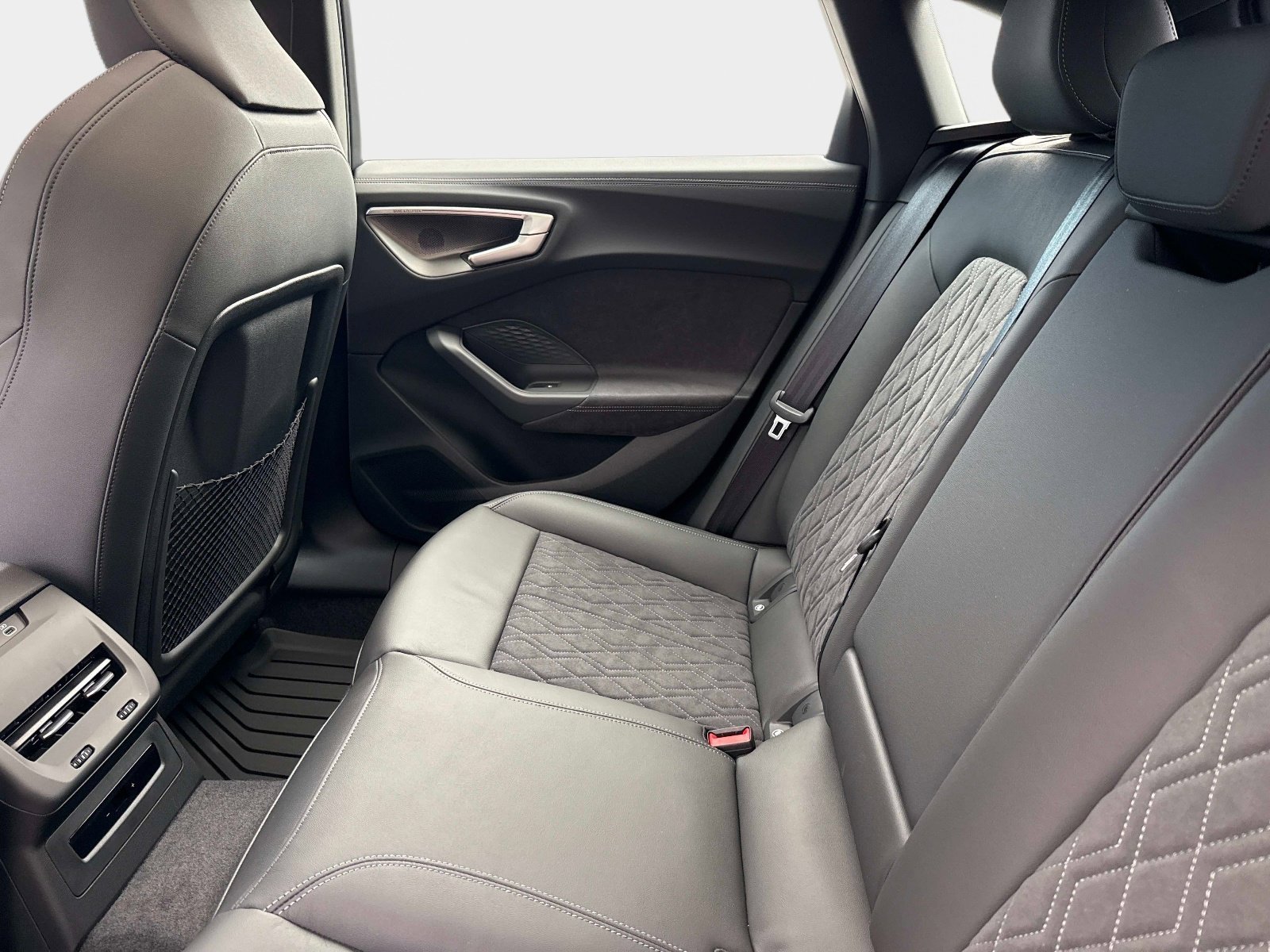 New 2026 Daytona Gray Pearl Effect Audi Premium Plus image 12
