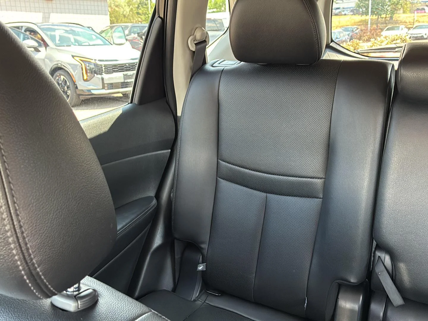 Used 2020 Magnetic Black Pearl Nissan SL image 16