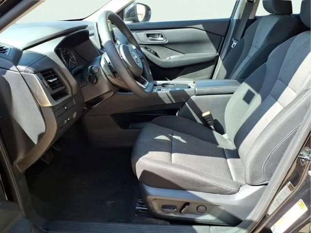 Used 2024  Nissan SV image 18