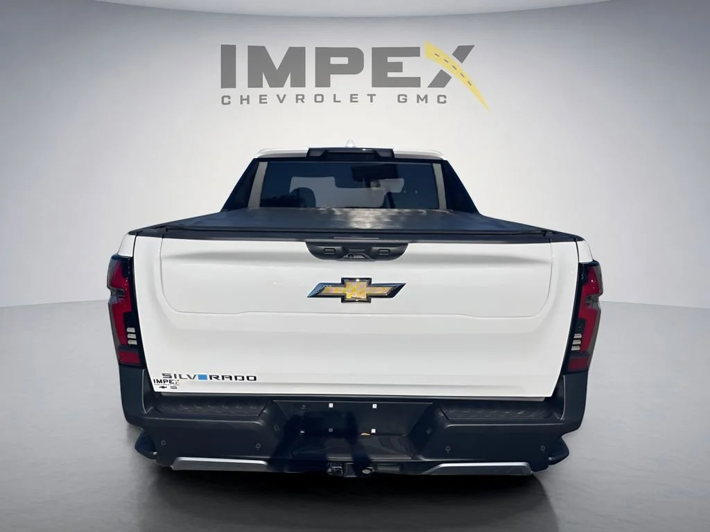 Used 2025 Summit White Chevrolet LT - Extended Range image 4