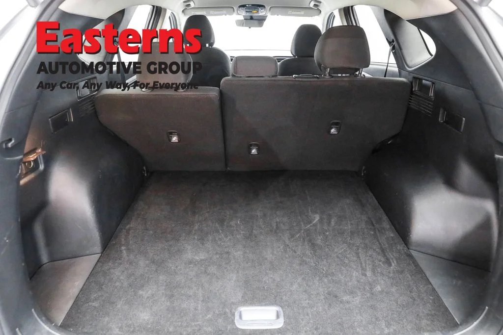 Used 2024 White Hyundai SEL image 9