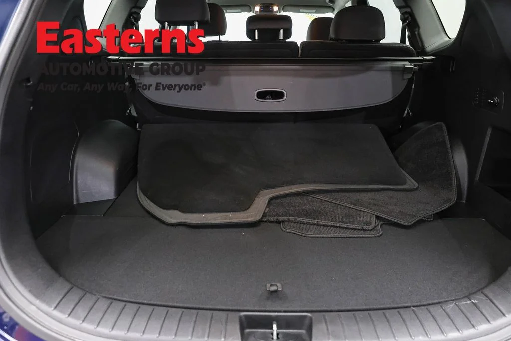 Used 2023 Blue Hyundai SE image 9