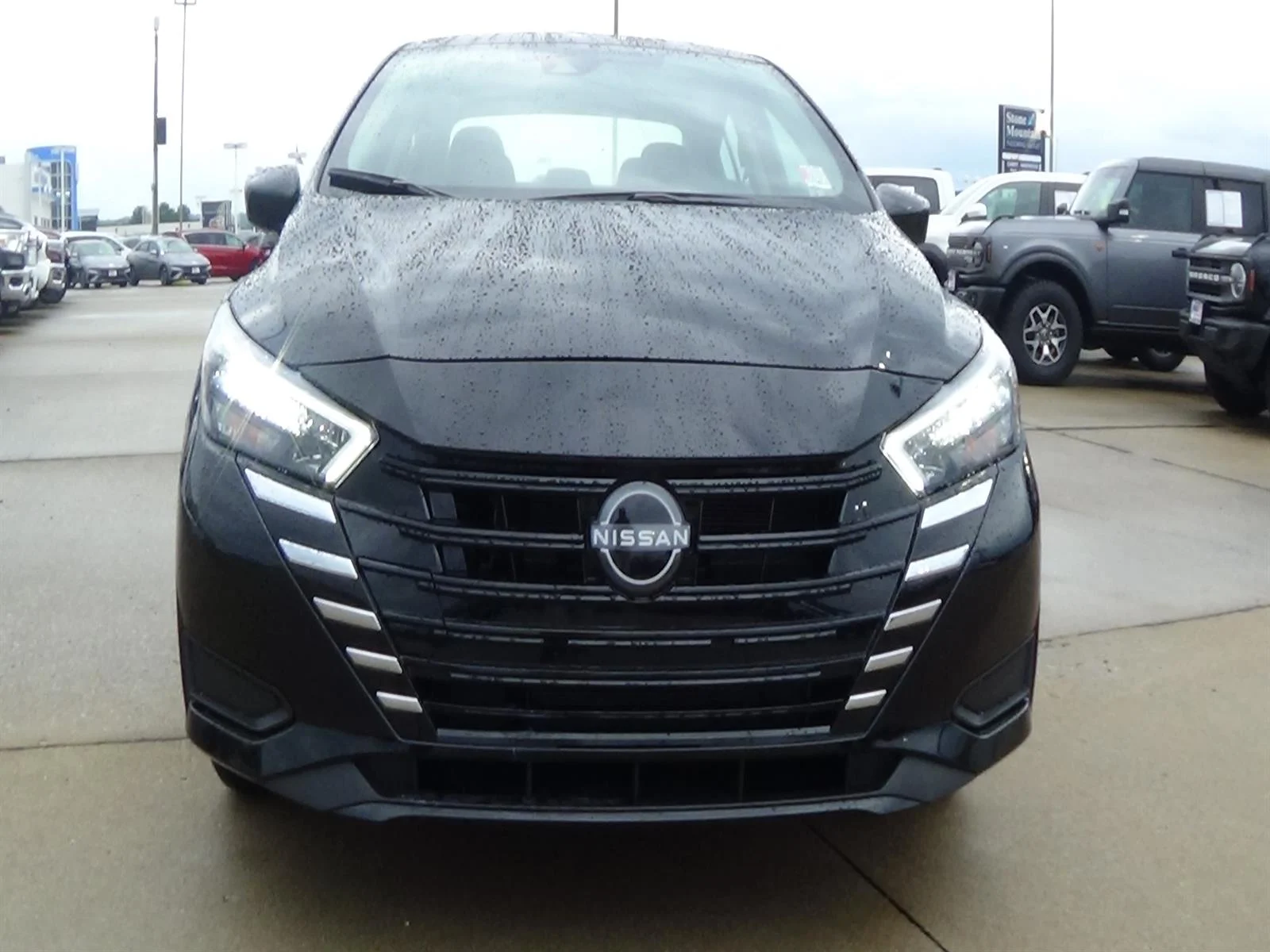 Used 2025 Super Black (kh3) Nissan SV image 3