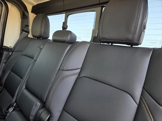 New 2026 Granite Crystal Metallic Clear-Coat Exterior Paint Jeep Texas Trail image 22