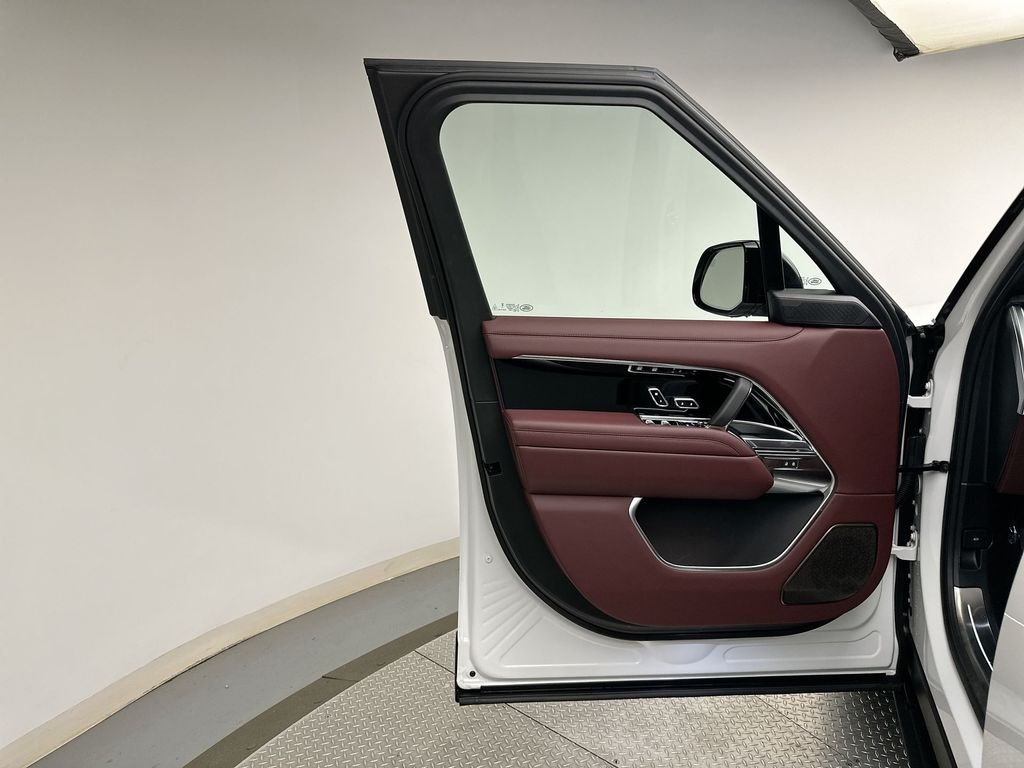 New 2026 Fuji White LAND ROVER Autobiography image 17