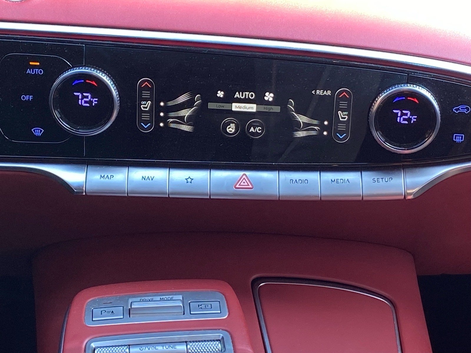 Used 2022 White Genesis 3.5T Sport image 10