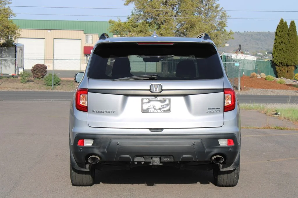 Used 2020 Lunar Silver Metallic Honda Touring image 5