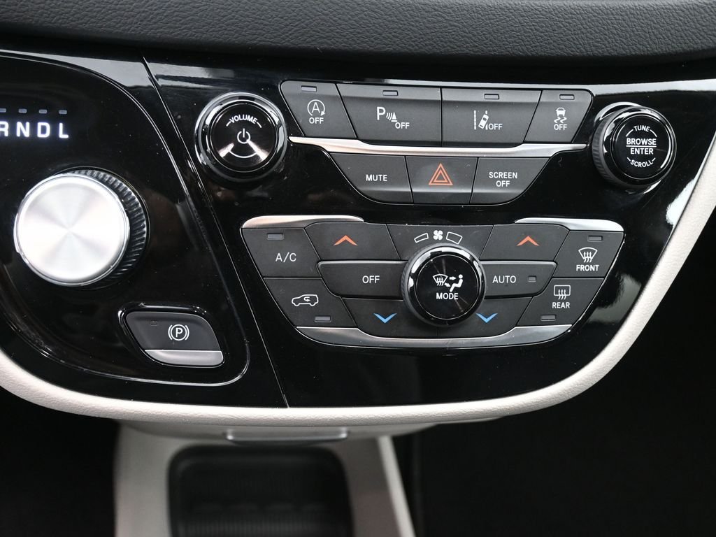 2023 Chrysler Pacifica Touring L - Photo 12