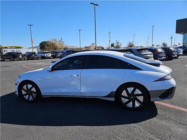 New 2025 Serenity White Hyundai SE image 2