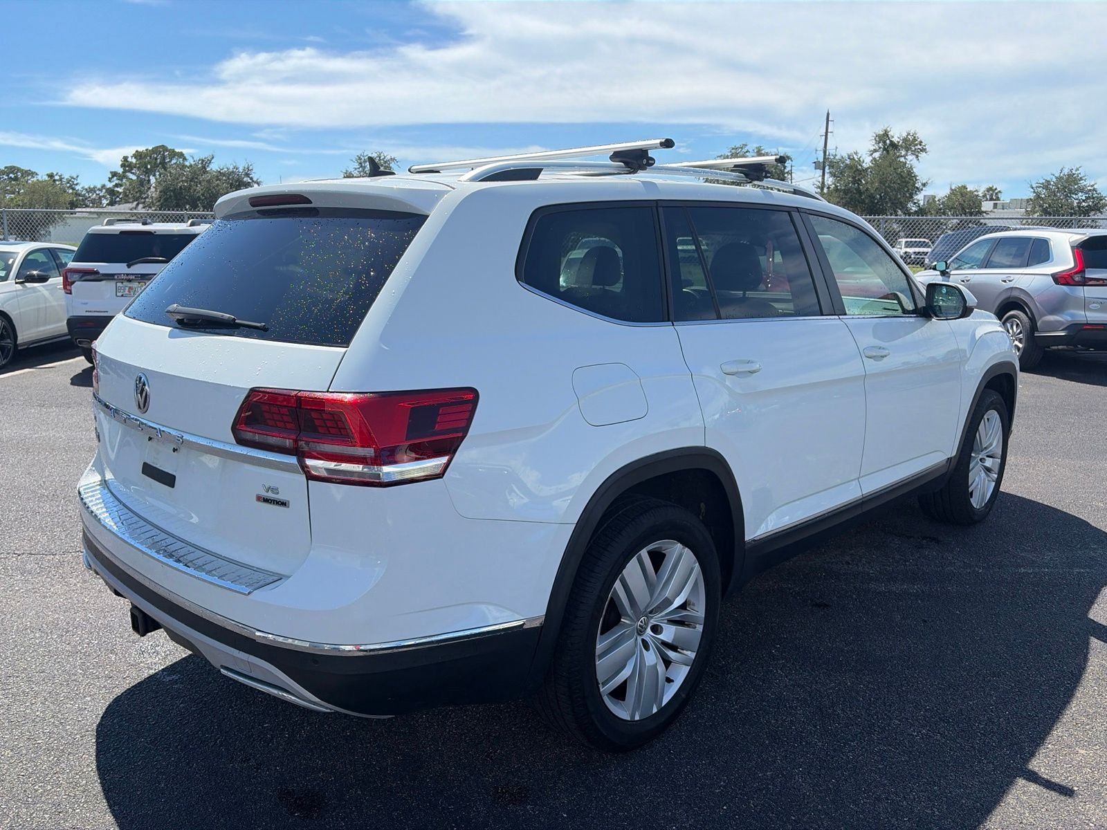 Used 2019 White Volkswagen SEL image 8