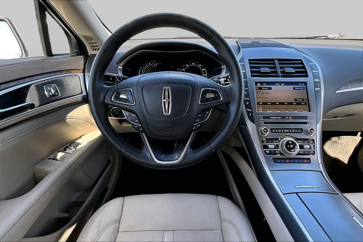 Used 2017 White Platinum Metallic Tri-Coat Lincoln Reserve image 6