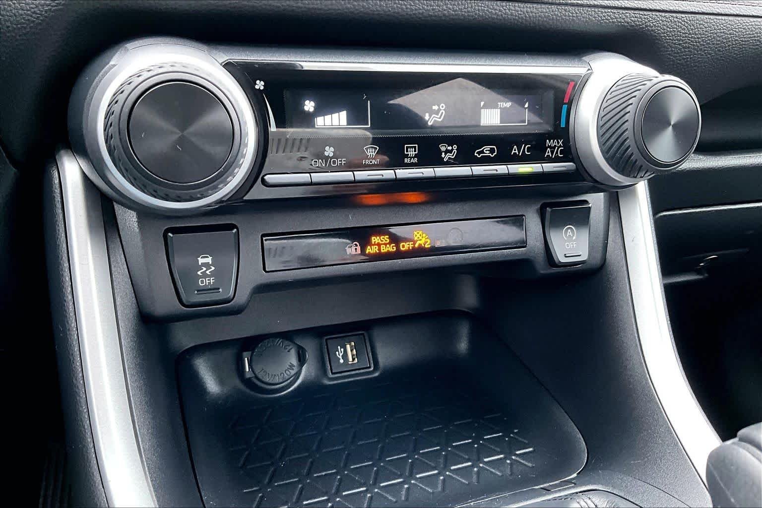 Used 2025 Ice Toyota LE image 35