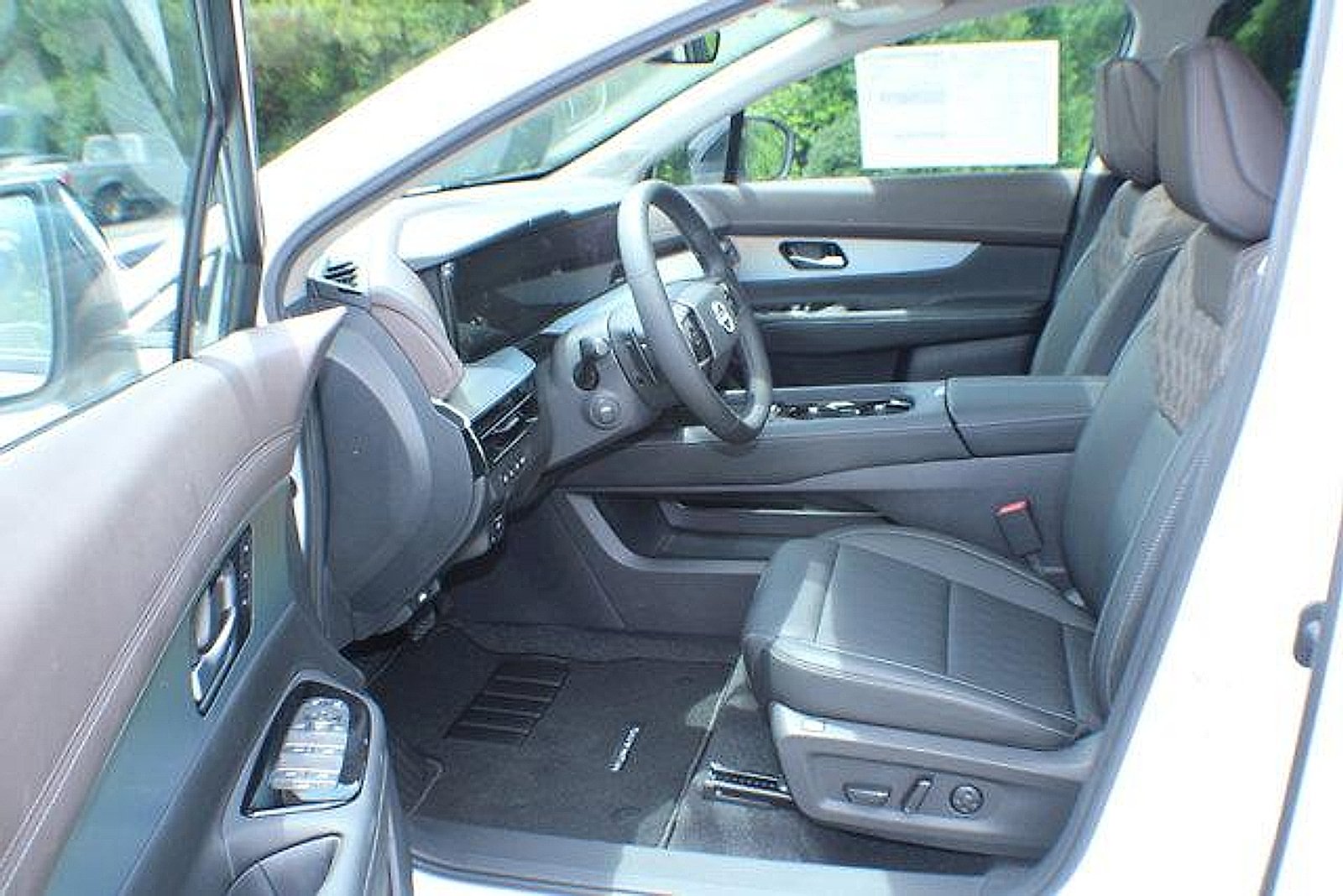 2025 Nissan Murano Platinum - Photo 11