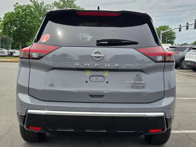 New 2026 Boulder Gray Pearl / Super Black Two-tone Nissan Platinum image 7