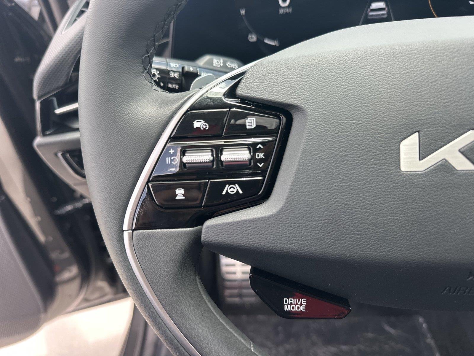 New 2026 Interstellar Gray Kia Wave image 10