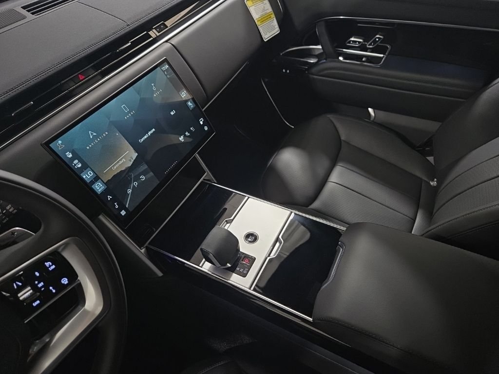 New 2026 Santorini Black Land Rover SE image 13