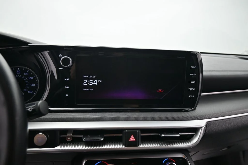 Used 2023 White Kia GT-Line image 21