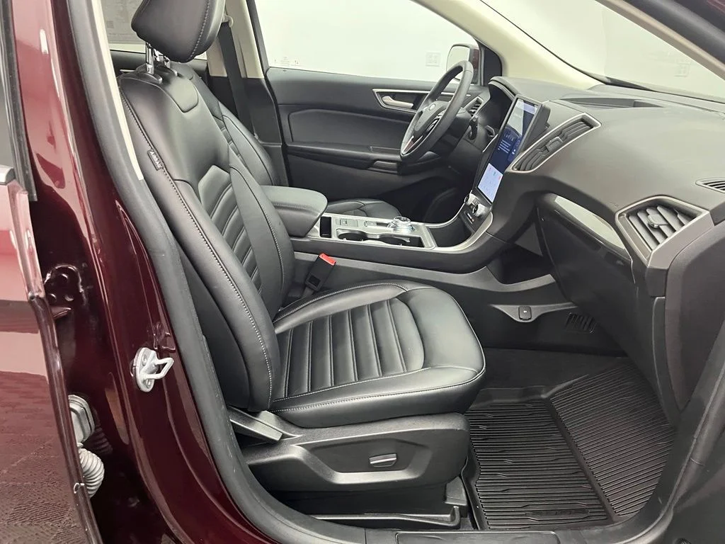 Used 2023 Red Ford SEL image 33