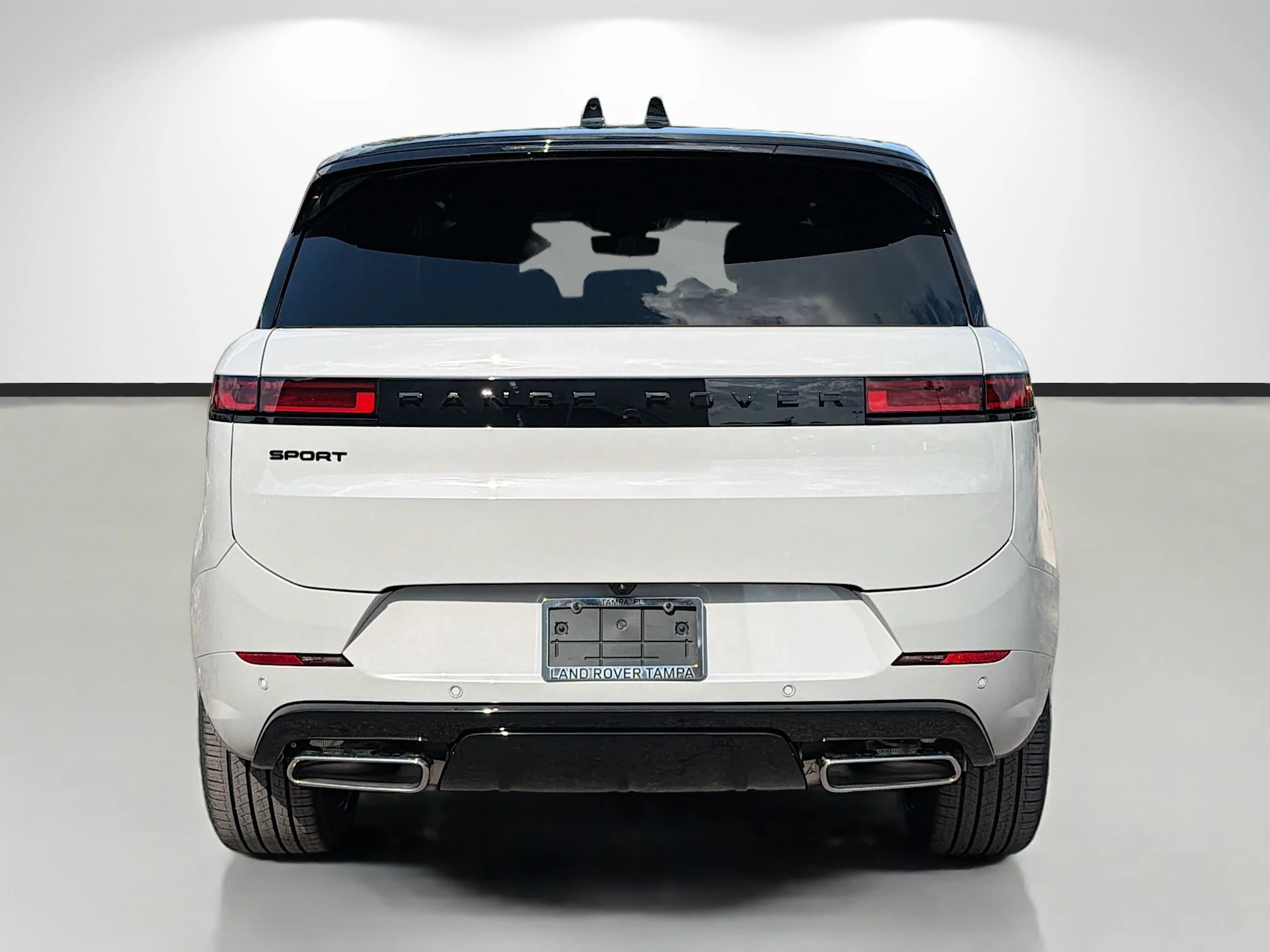New 2026 Borasco Grey Metallic Land Rover Dynamic SE image 4