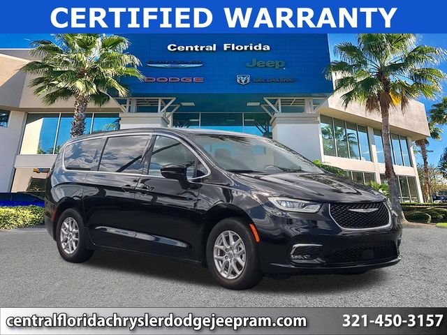 2025 Chrysler Pacifica Select's photo