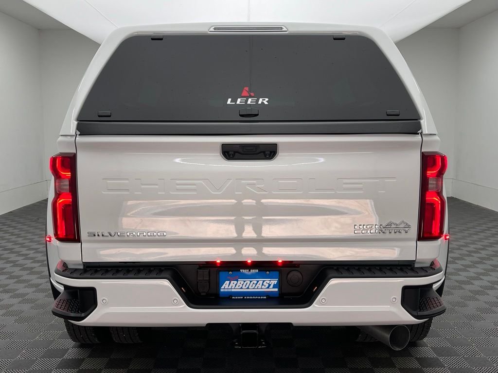 Used 2026 Summit White Chevrolet High Country image 10