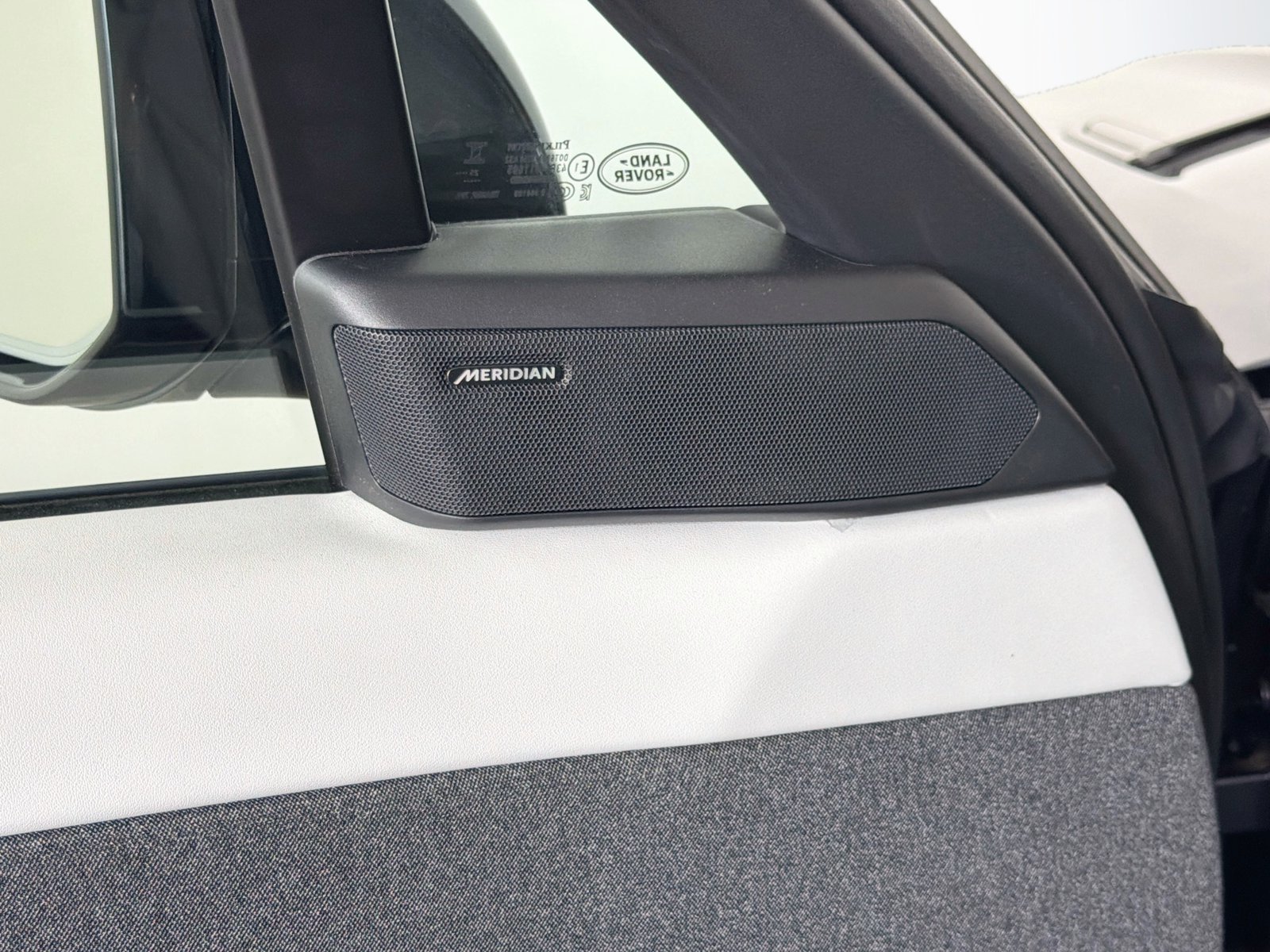 New 2026 Varesine Blue LAND ROVER SE image 22