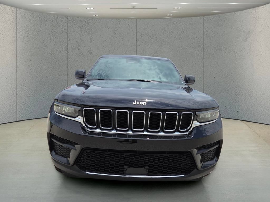 New 2026 Diamond Black Crystal Pearl-Coat Exterior Paint Jeep Laredo image 12