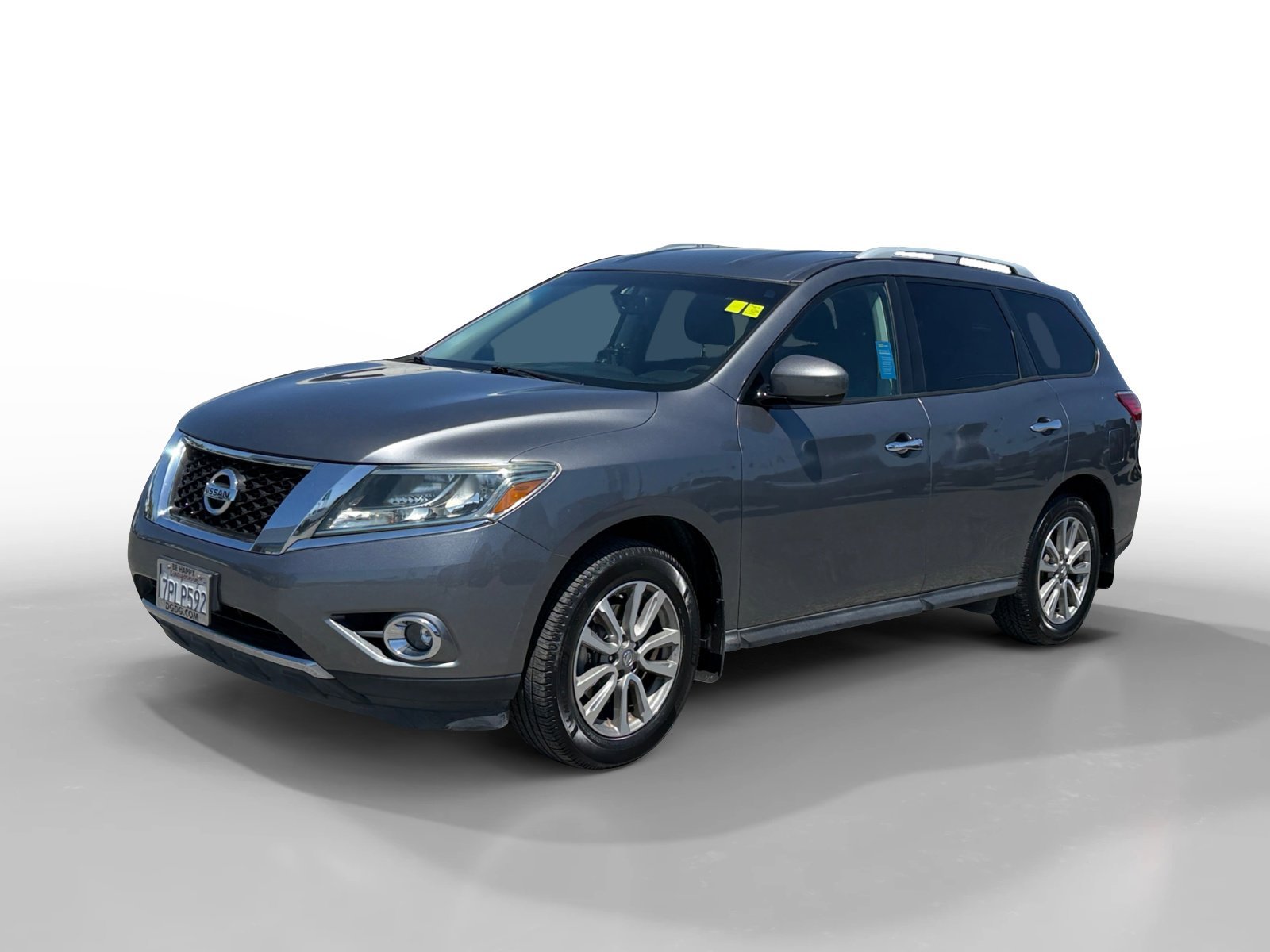 2015 Nissan Pathfinder SV 2WD's photo