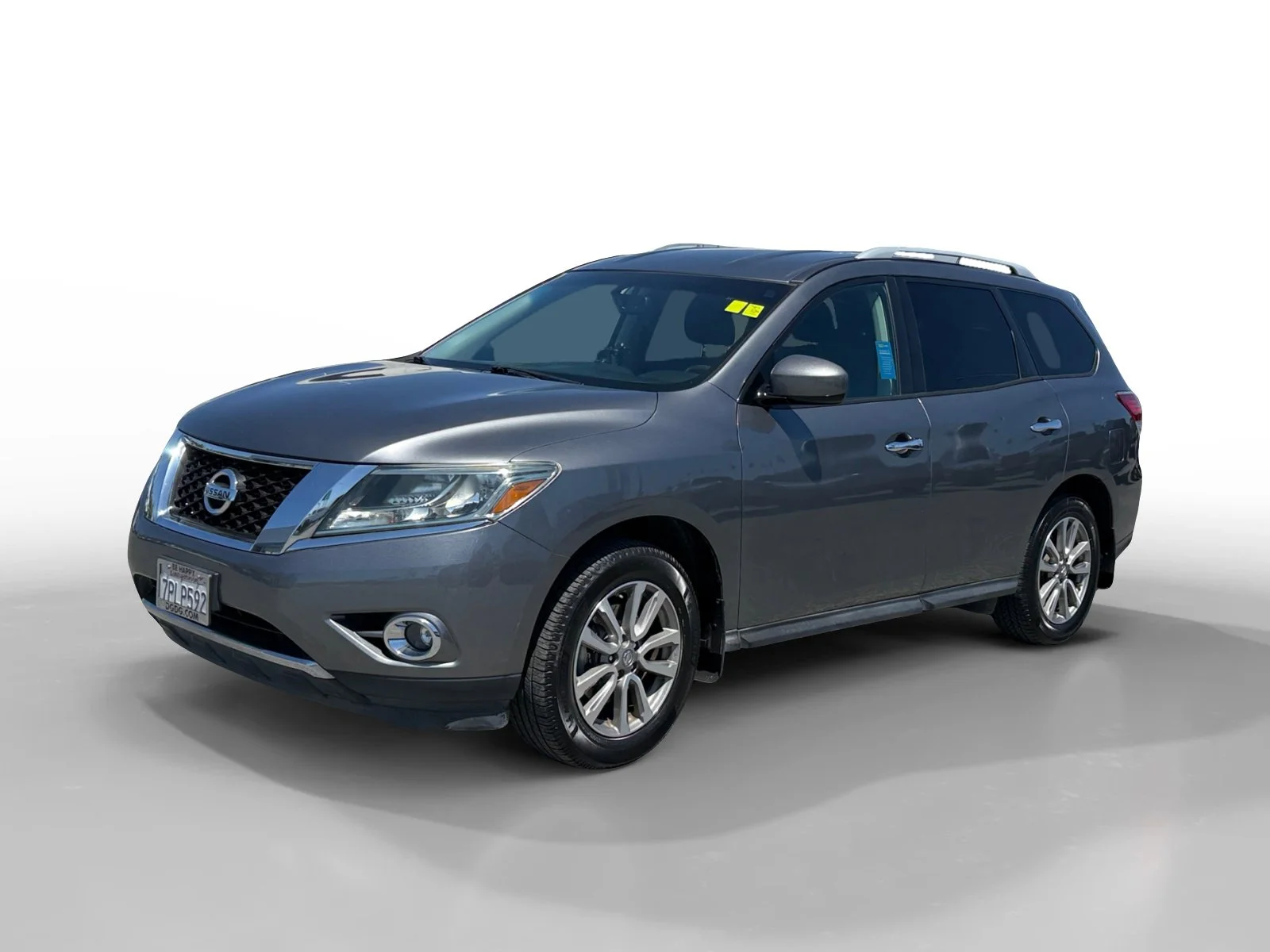 2015 Nissan Pathfinder SV 2WD's photo