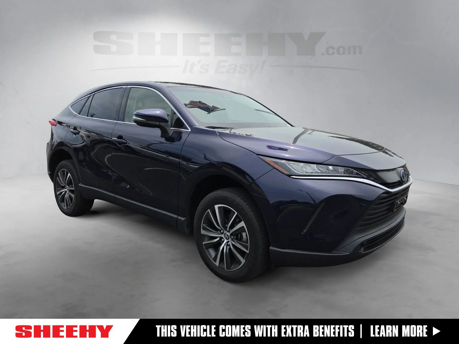 Used 2022  Toyota LE image 1