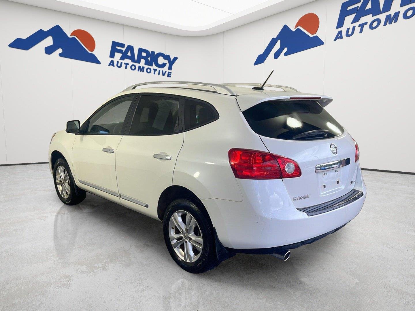 Used 2013 Pearl White Nissan SV image 7