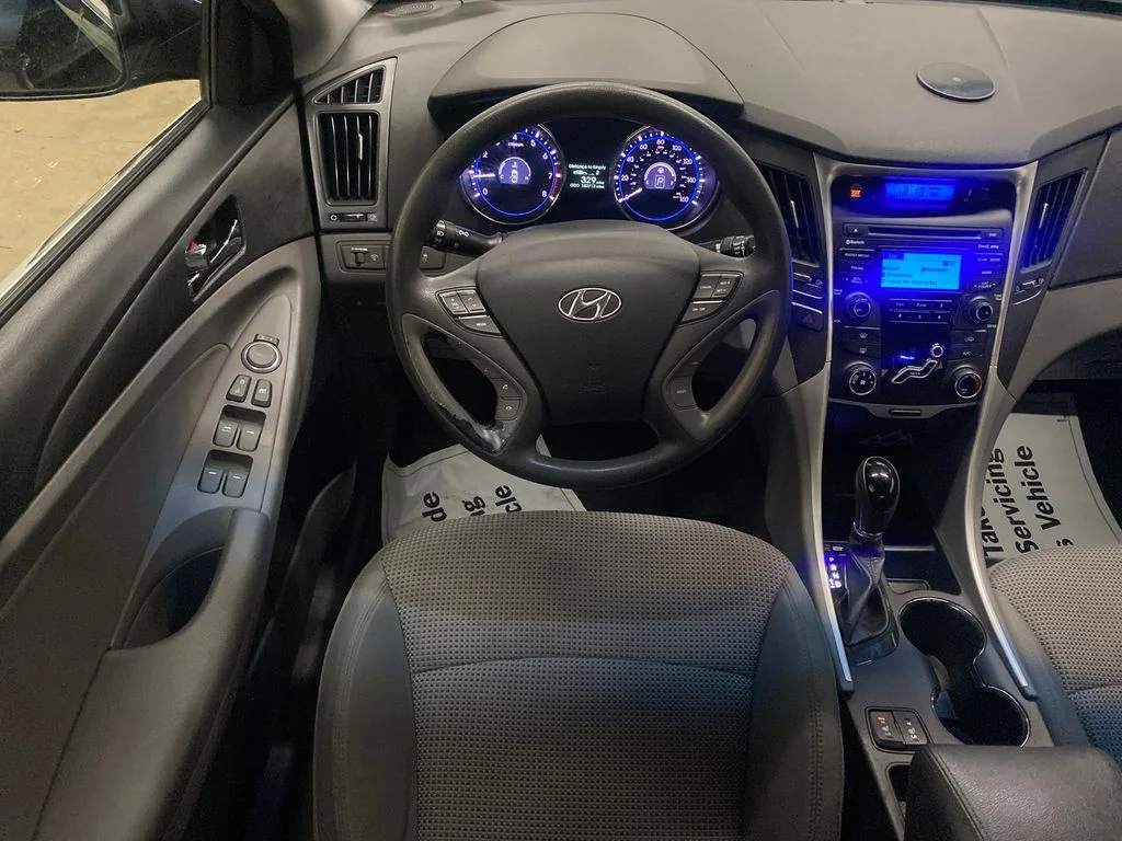 Used 2013 Blue Hyundai GLS image 22