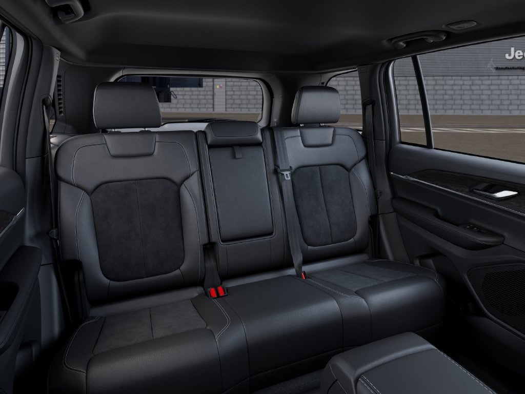 New 2026 Diamond Black Crystal Pearl-Coat Exterior Paint Jeep Altitude image 15