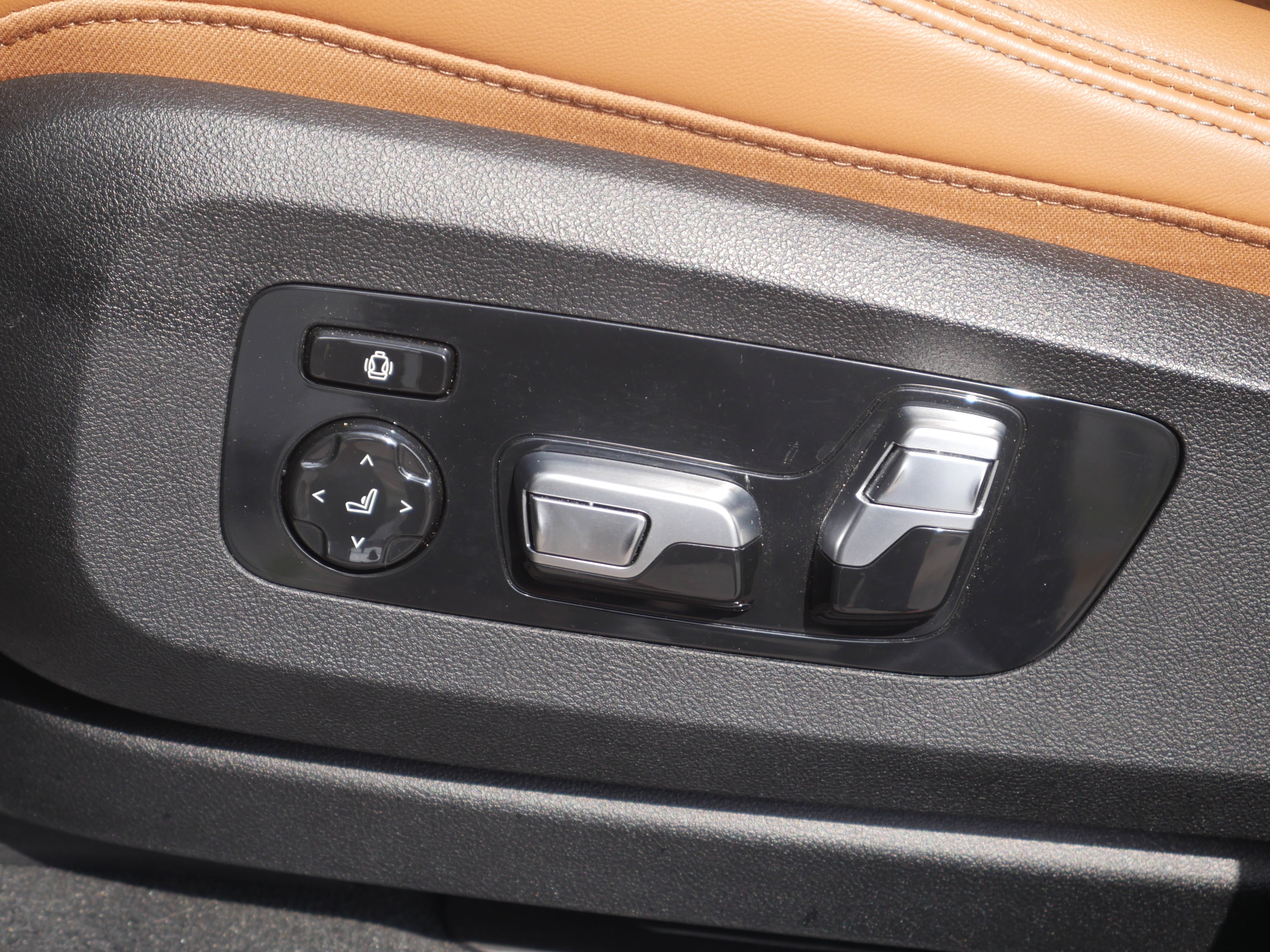 Used 2023 Carbon Black Metallic BMW xDrive40i image 4