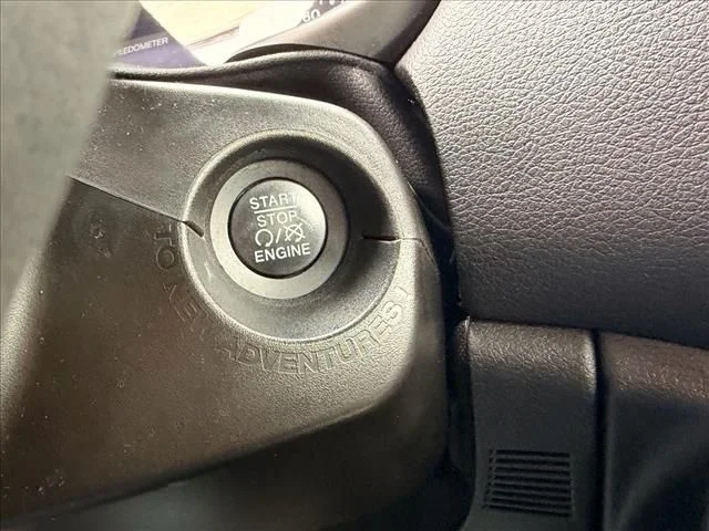 Used 2022 Blue Jeep Altitude image 21