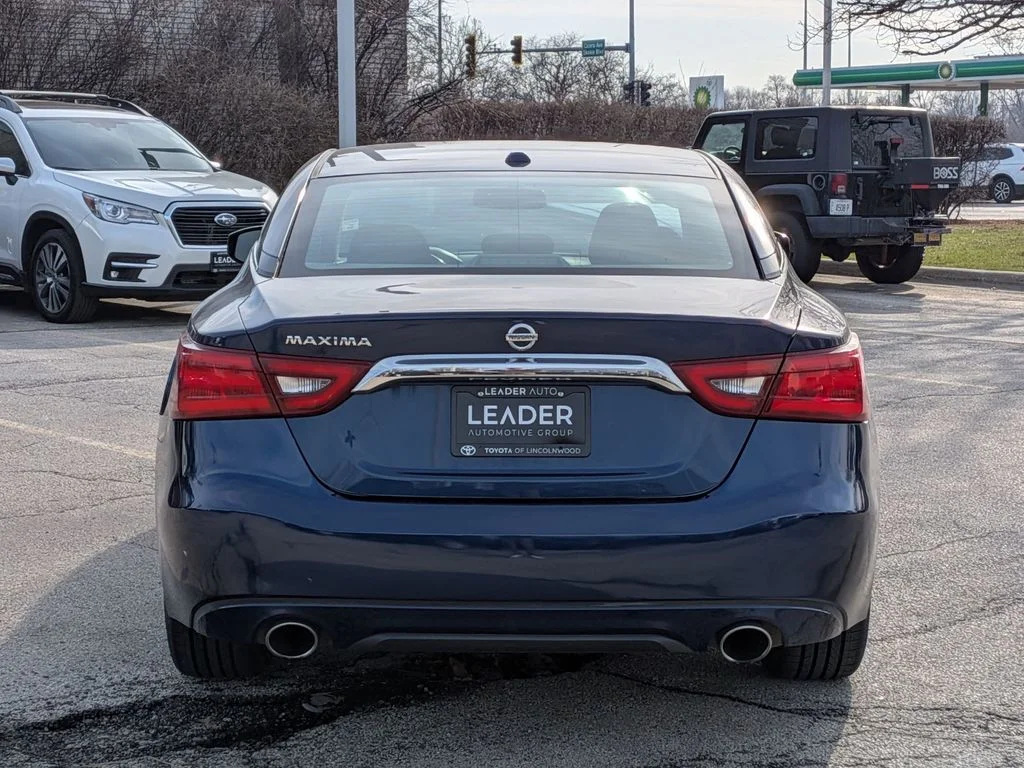 Used 2017 Blue Nissan 3.5 S image 6