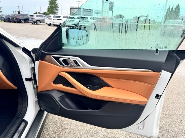 Used 2025 White BMW xDrive40 image 17